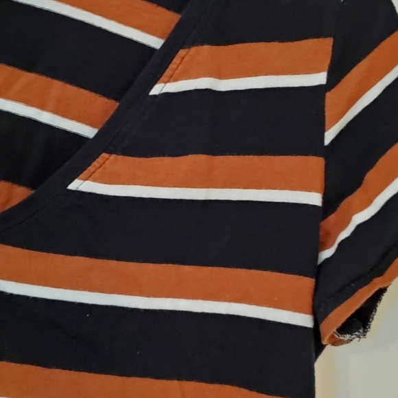 Striped low v T-shirt - Picture 2 of 2